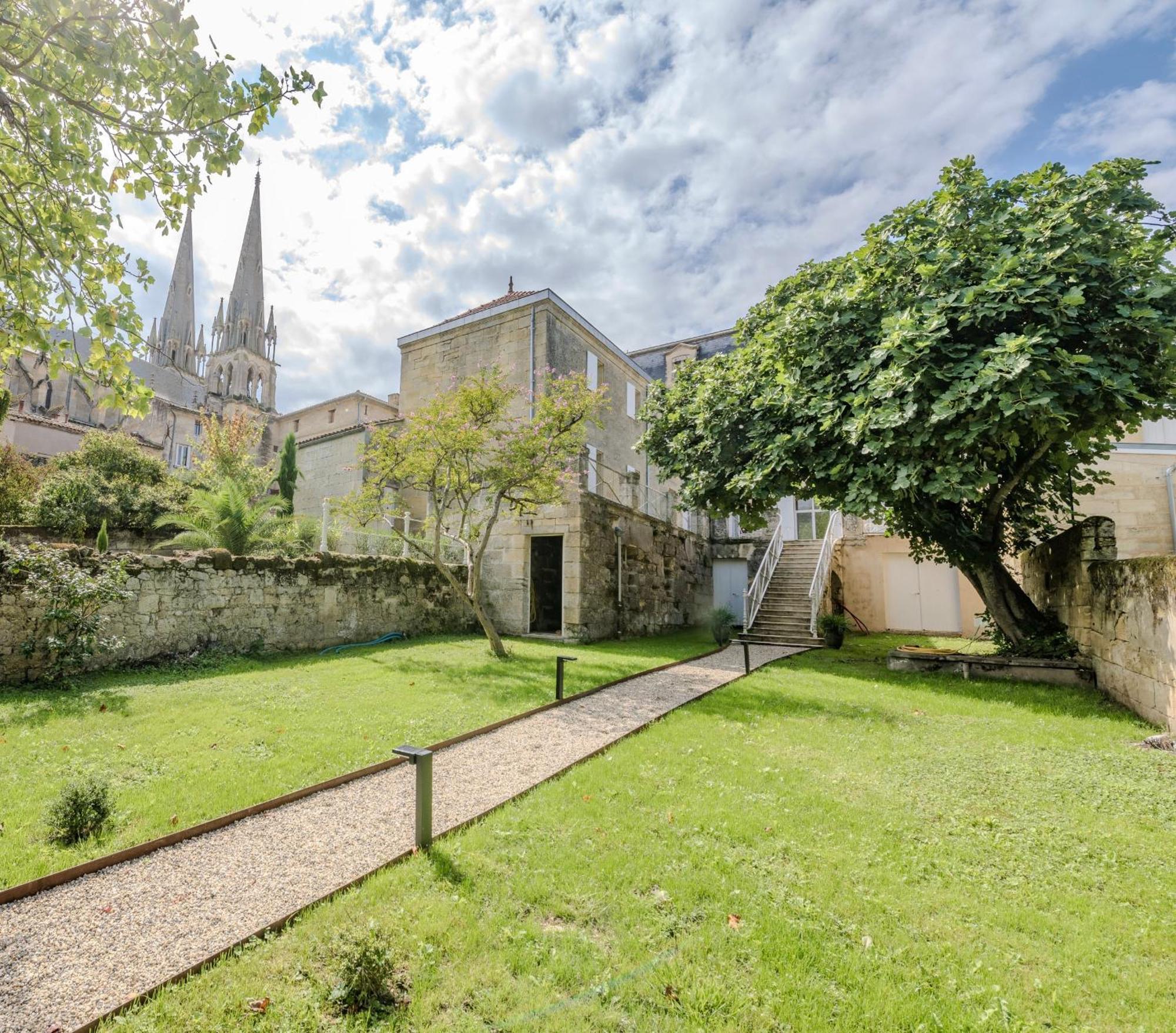 De L'Art A La Maniere - Chambre D'Hotes De Charme - 2 Suites Haut De Gamme - Ideal Couple & Famille - Piscine - Terrasse - Calme - 15Min Saint-Emilion - Experience Restauration D'Oeuvre D'Art Branne  Zewnętrze zdjęcie